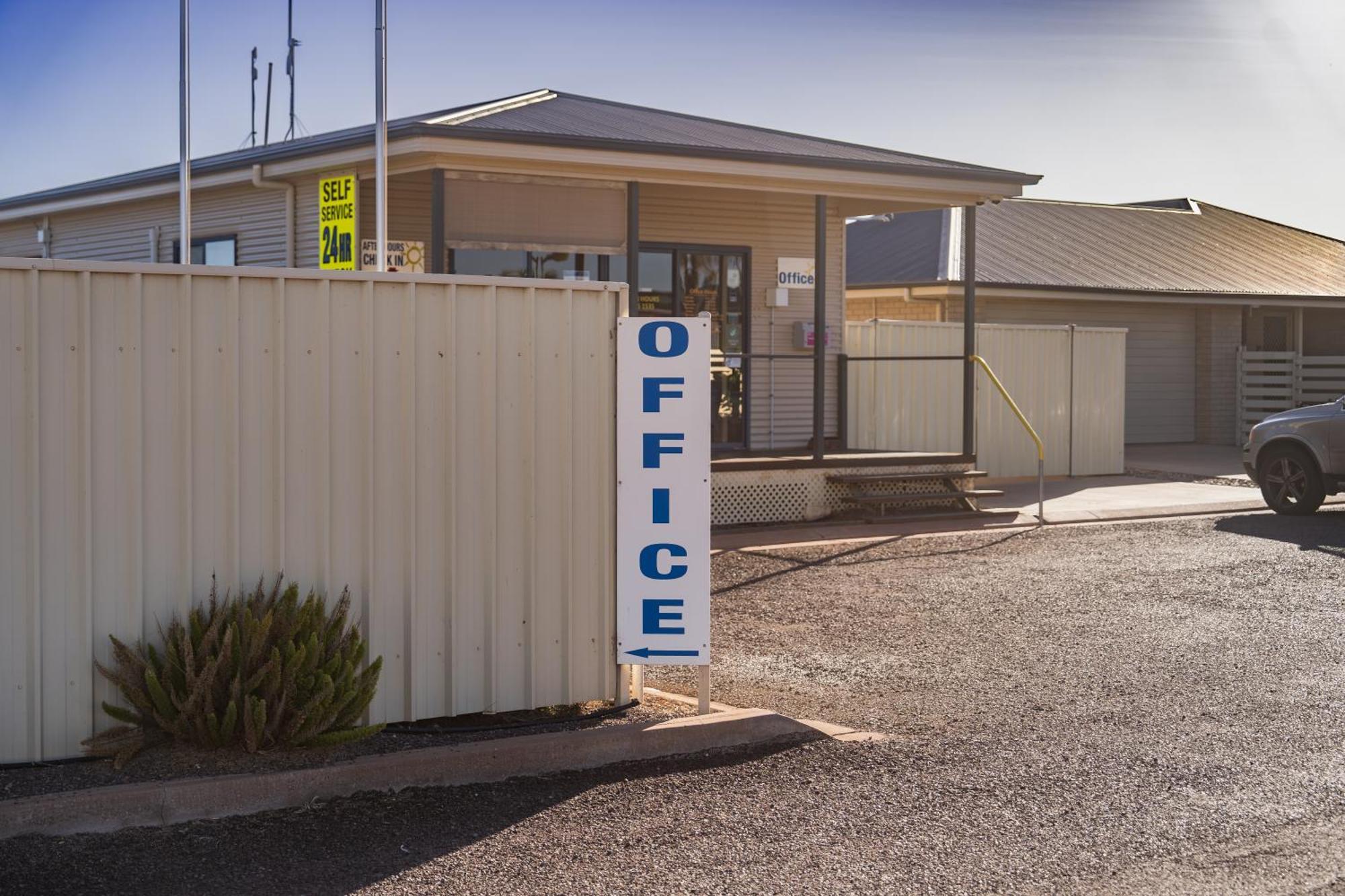 The Sundowner Cabin & Tourist Park Whyalla Esterno foto
